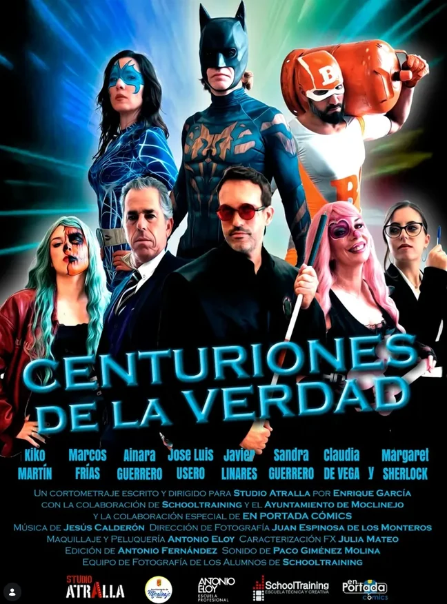 Cartel de Centuriones de la Verdad: los ocho personajes sobre un fondo de rayos de luz, con el reparto y los créditos