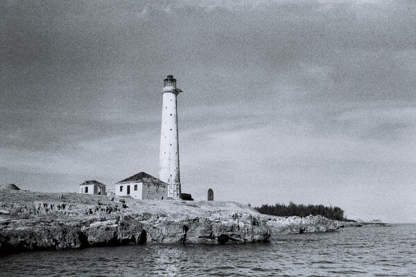 La imagen tiene un atributo ALT vacío; su nombre de archivo es faro.jpg