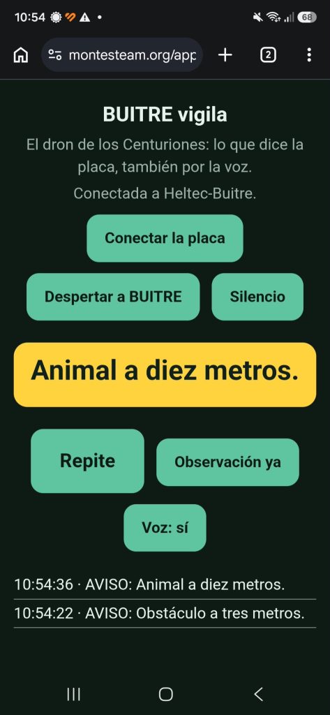 Accesibilidad con ESP32: placa Heltec mostrando un aviso de BUITRE junto a un móvil que lo lee en voz alta